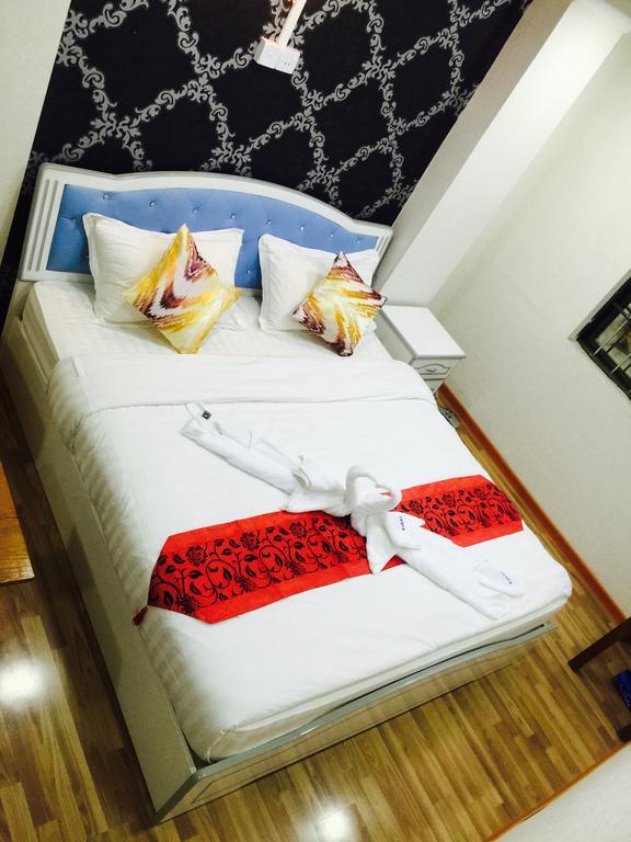 Everest Hotel Yangon Exterior foto