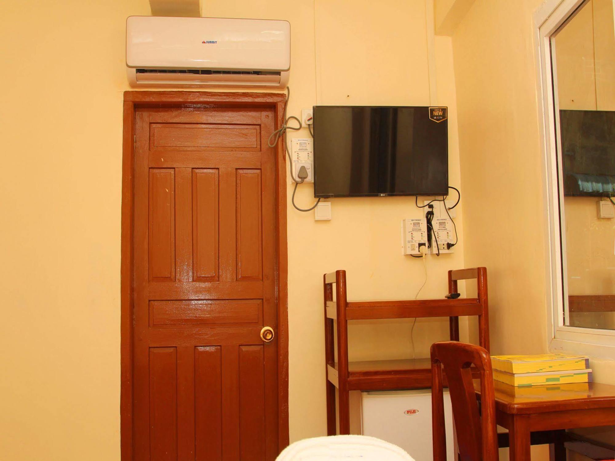 Everest Hotel Yangon Exterior foto